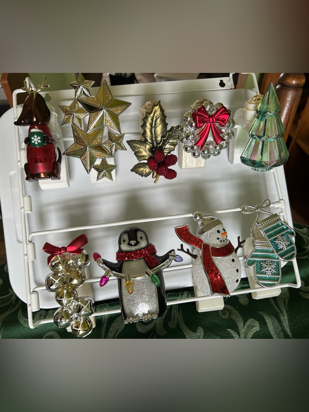 Lot of 9 CHRISTMAS Bath & Body Works wallflower plug-ins nightlights & regular